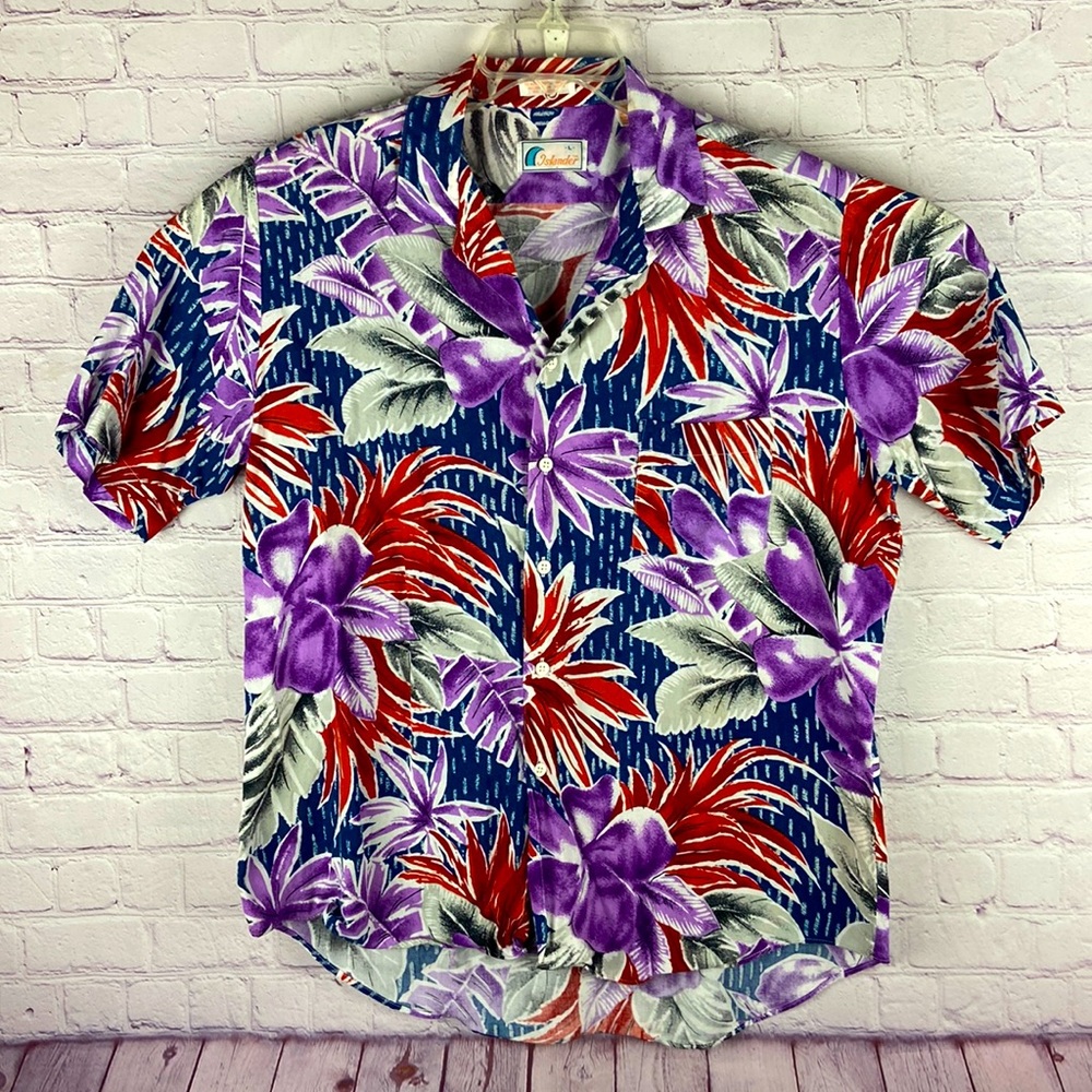 Islander Men's Hawaiian Purple and Blue Floral Short Sleeve Shirt. Size: Large
